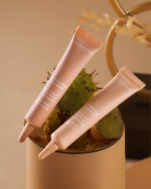 Clarins Concealer Everlasting Long Wear&Hydration 02.5 Medium prezentare