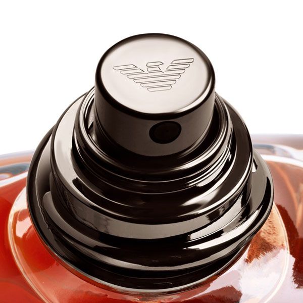 Armani Emporio Stronger With You Intensely Apa de Parfum pentru Barbati Detalii Pulverizator
