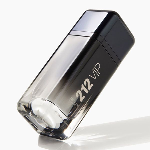 Carolina Herrera 212 VIP Black Apa de parfum 100ml pentru barbati detalii parfum