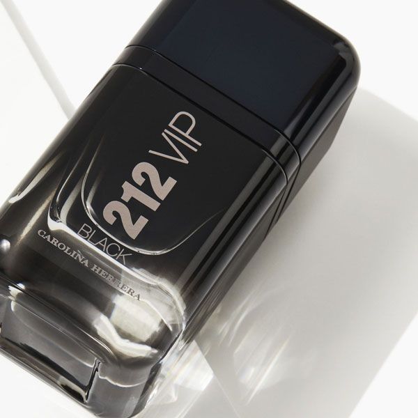 Carolina Herrera 212 VIP Black Apa de parfum 50ml pentru barbati detalii parfum