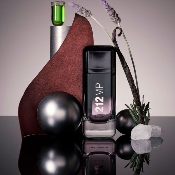Carolina Herrera 212 VIP Black Apa de parfum 50ml pentru barbati note olfactive parfum