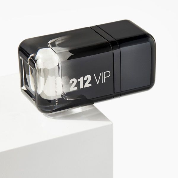 Carolina Herrera 212 VIP Black Apa de parfum 50ml pentru barbati prezentare parfum