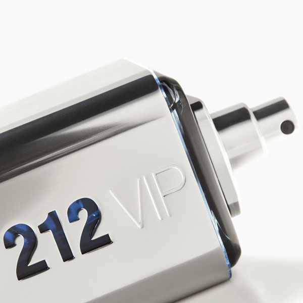 Carolina Herrera 212 Vip Men Apa de toaleta 50ml pentru barbati detalii parfum