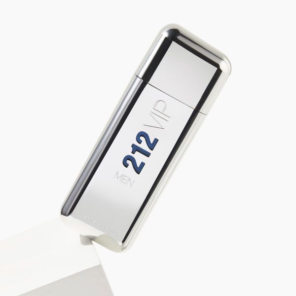 Carolina Herrera 212 Vip Men Apa de Toaleta 100ml pentru barbati prezentare parfum