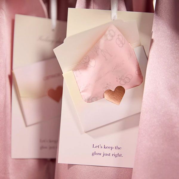 Catrice Brides & Besties Hartie pentru Controlul Sebumului C01 Love Letters 50buc prezentare produs 2