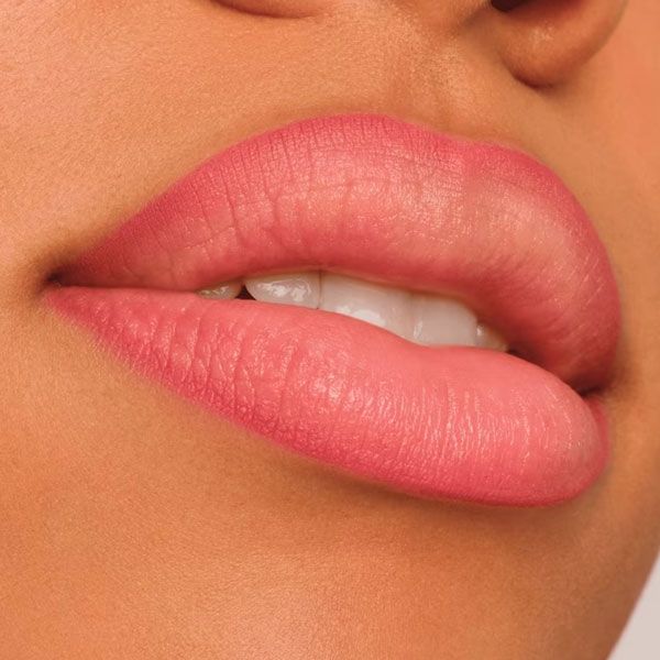Catrice Creion de Buze Gel Glide Long-Lasting 1.5g aplicat pe buze