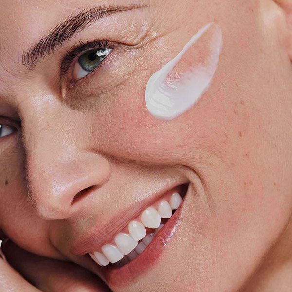 Clarins Crema de Noapte Extra-Firming Ten Uscat Rezerva 50ml aplicare