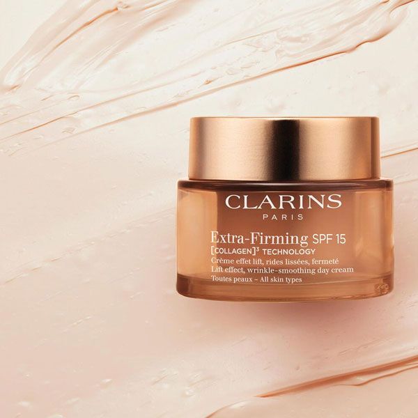 Clarins Crema de Zi Extra-Firming Toate Tipurile de Ten SPF15 50ml textura