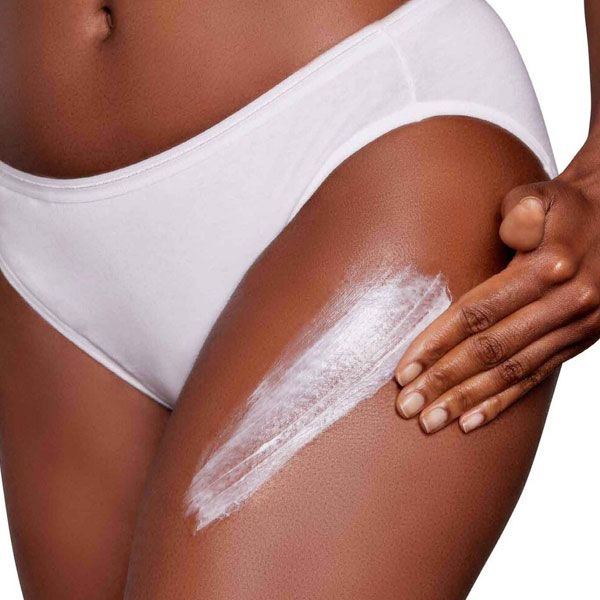 Clarins Moisture-Rich Lotiune de Corp Hidratanta pentru Piele Uscata 400ml aplicare