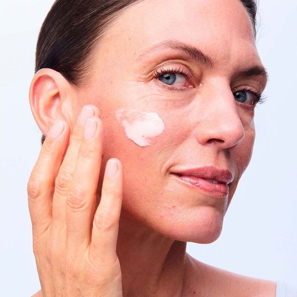 Clarins Super Restorative Night Wear Crema Noapte Ten Uscat-Foarte Uscat 50ml aplicare