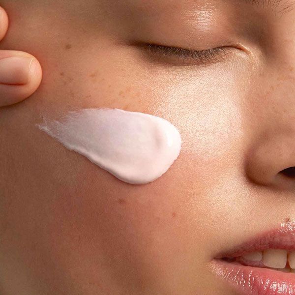 Clarins UV Plus Rose SPF50 Lotiune Protectie Solara 30ml aplicare