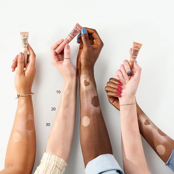 Essence Iluminator Lichid Baby Got Glow nuante 2