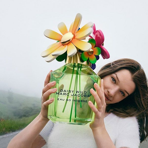 Marc Jacobs Daisy Wild Eau So Intense Apa de Parfum pentru Femei Detalii Sticla