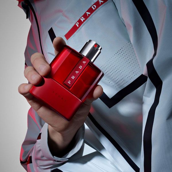 Prada Luna Rossa Sport Apa de Toaleta pentru Barbati Detalii Sticla