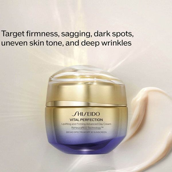 Shiseido Vital Perfection Uplifting and Firming Day Cream SPF30 Crema de Zi Anti-imbatranire 50ml textura