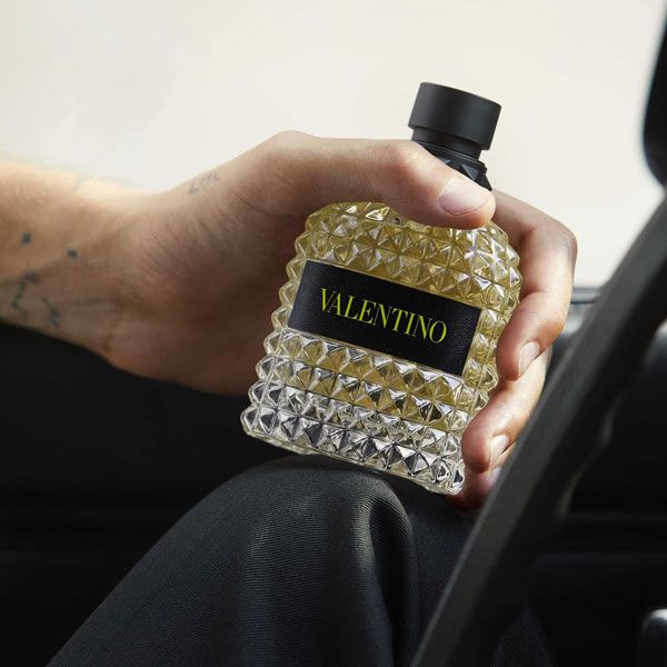 Valentino Uomo Born In Roma Yellow Dream Apa de Toaleta 50ml pentru barbati prezentare produs